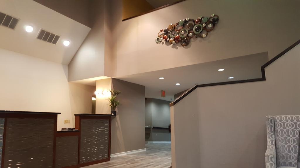 Americas Best Value Inn And Suites Lee'S Summit-Kansas City Bagian luar foto