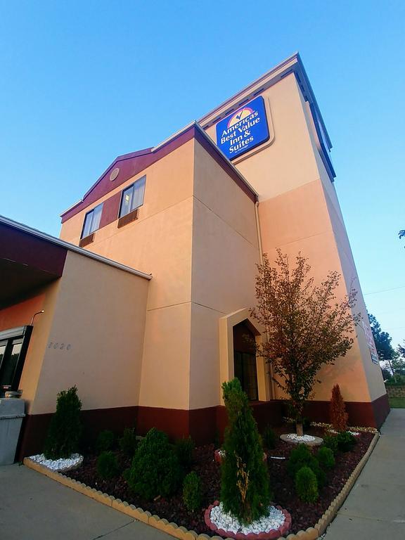 Americas Best Value Inn And Suites Lee'S Summit-Kansas City Bagian luar foto