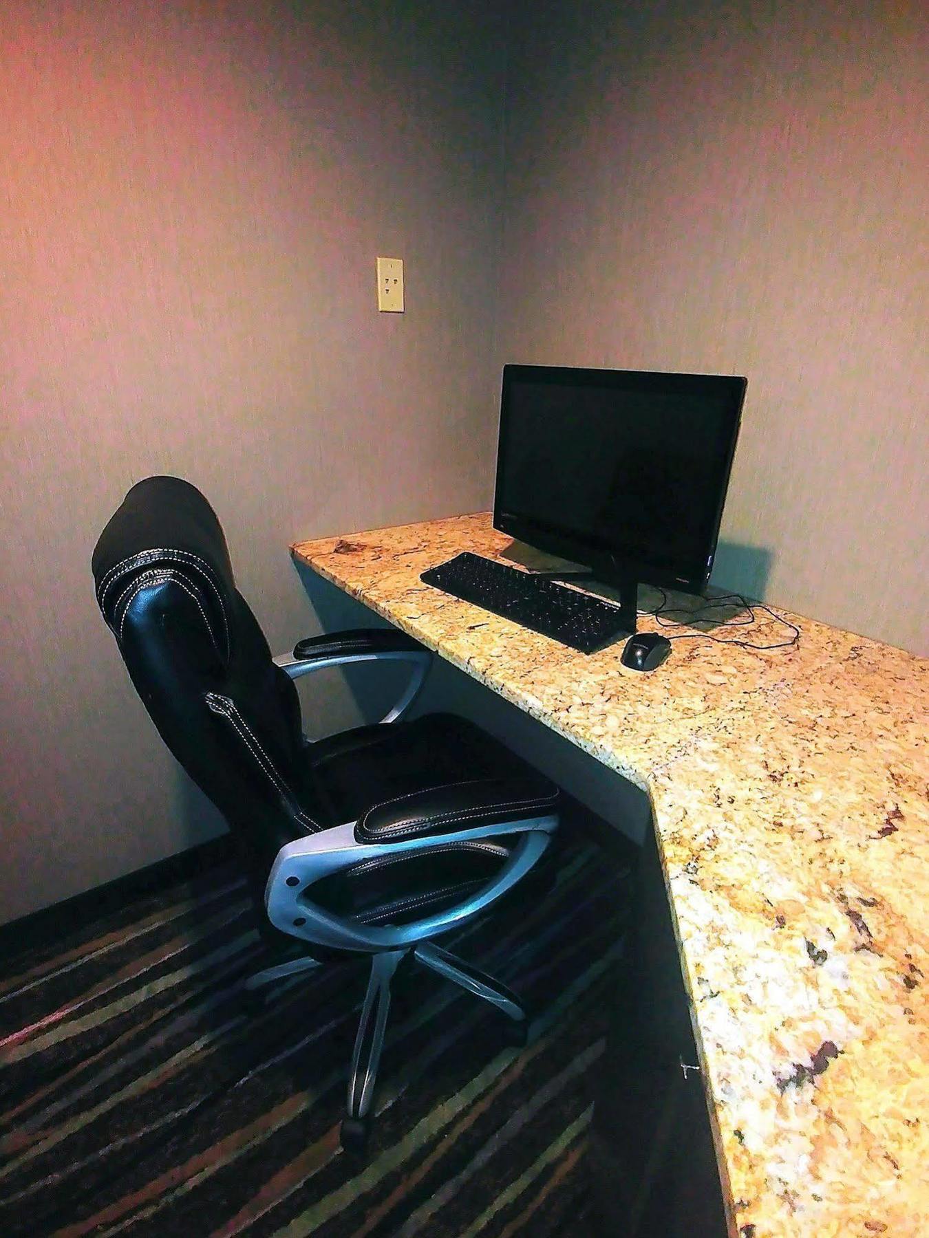 Americas Best Value Inn And Suites Lee'S Summit-Kansas City Bagian luar foto