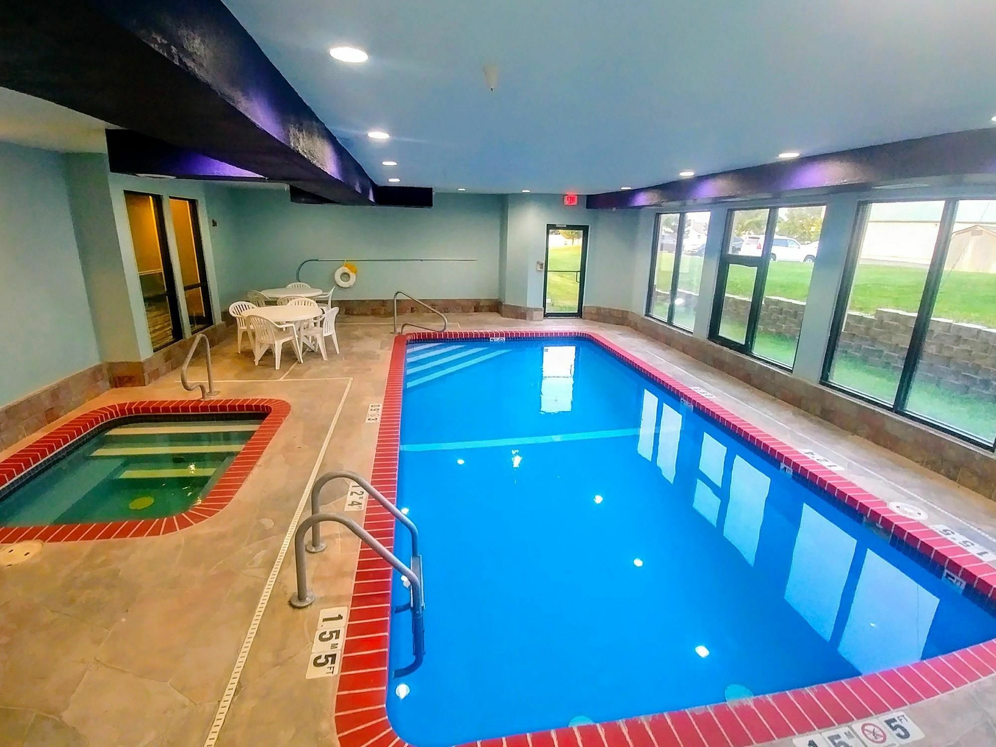 Americas Best Value Inn And Suites Lee'S Summit-Kansas City Bagian luar foto