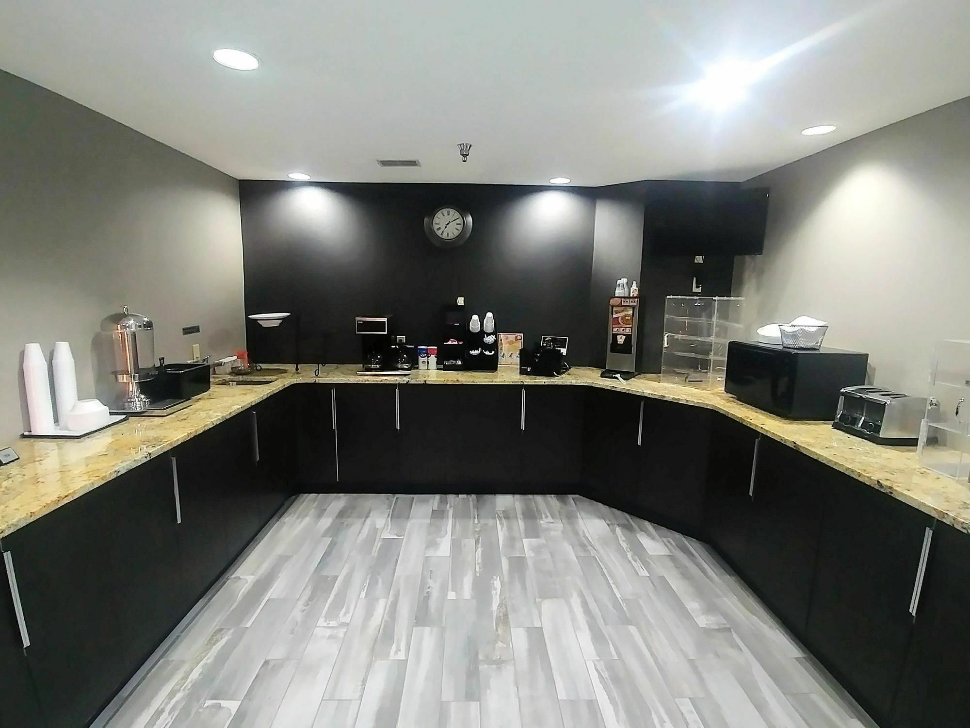 Americas Best Value Inn And Suites Lee'S Summit-Kansas City Bagian luar foto